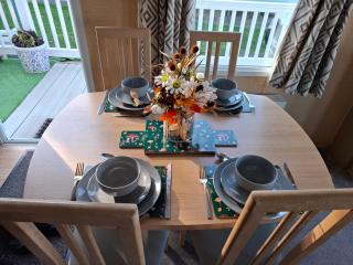 Caravan with hot tub at Tattershall lakes - 4