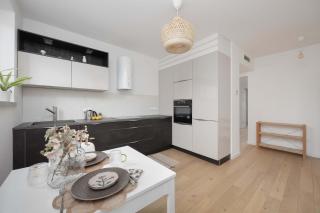 Luxury Apartment in the Heart of the City by Noclegi Renters - 9