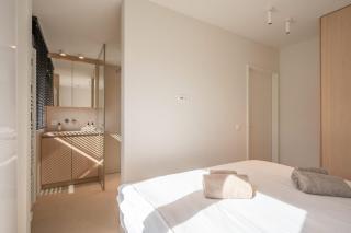 Luxurious Modern Escape near Beach & Shopping - 1