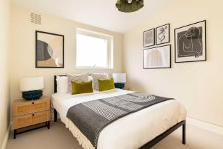 Stylish West Kensington Duplex with Modern Comforts - 6