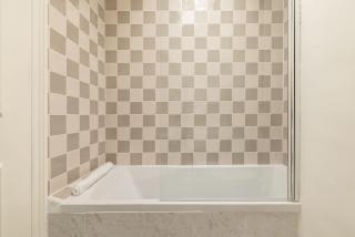 Stylish West Kensington Duplex with Modern Comforts - 3