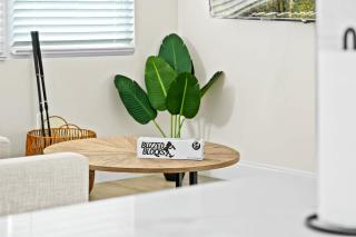 Recently Remodeled Mins from beach+Putting Green - 8