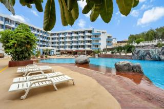 Top Floor Studio, Pools, Fast Internet, Parking - 5