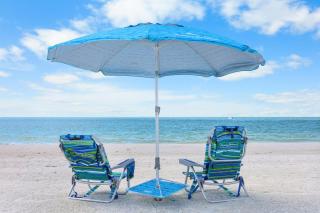 Beachfront condo with views of beach and spacious pool - 1