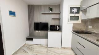 Stylish Sunny Central 1BR - 3
