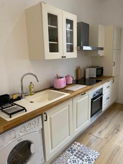 Peaceful City Centre Apartment - 8