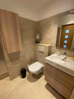 Peaceful City Centre Apartment - 5