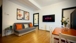 Downtown Delight - Bright 2BR Apartment - 8