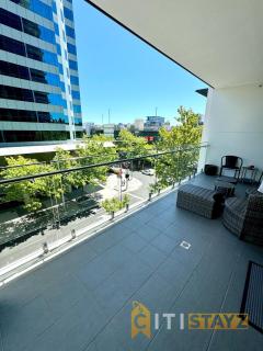 Perfectly Located Modern Apartment - Canberra CBD - 1