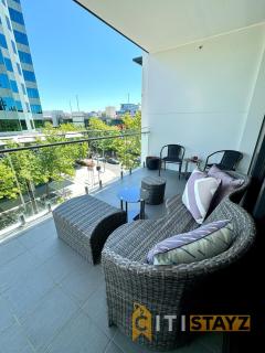 Perfectly Located Modern Apartment - Canberra CBD - 3