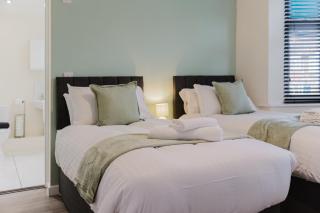 Large 5BR 3BA Home Leamington Spa Driveway Parking WI-FI - 7