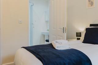 Large 5BR 3BA Home Leamington Spa Driveway Parking WI-FI - 9