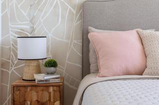 3 Bed Apartment Sleeps 6 - Balcony - Free Parking - 9