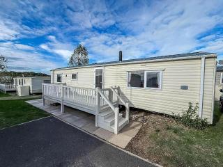 Brilliant 6 Berth Caravan With Decking At Heacham Beach Park Ref 21031A - 0