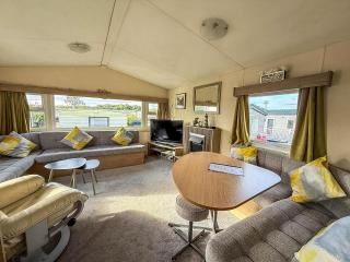 Brilliant 6 Berth Caravan With Decking At Heacham Beach Park Ref 21031A - 2