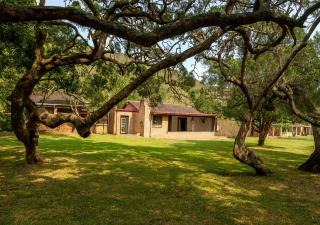 Tranquil Lake Escape - Modern Comfort & Nature - 0