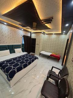 Omji Darshan Bhawan - 2km from Ram Temple - 2