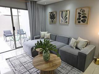 Ultra modern 3 bedroom garden apartment - 7