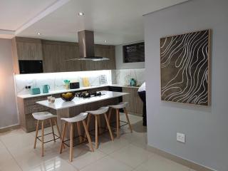 Ultra modern 3 bedroom garden apartment - 6