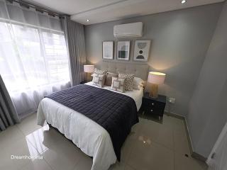 Ultra modern 3 bedroom garden apartment - 3