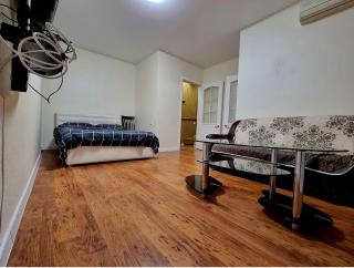 Apartment Второй Этаж, ЖД Вокзал, ОХМАТДЕТ - 1