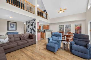 Wooded Cabin Escape w Fire Pit & Family Ready - 1