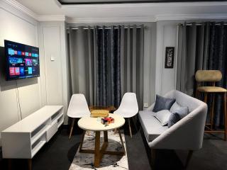 Cozy Apartment with a King Bed - 4