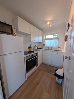 145, Two bed newly refurbished chalet on Sund0wner Holiday Park - Sleeps 5, pet friendly - Includes bed linen and towels plus electricity - 3