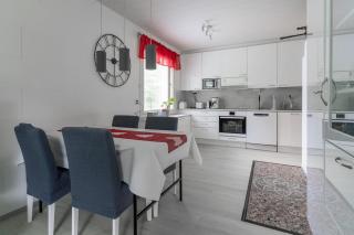 Rovaniemi Spacious Lapland Vacation Home with Private Sauna & Lappish Fire Hut - 2