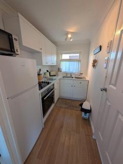 Chalet 145, Hemsby - Two bed chalet, sleeps 5, pet friendly, bed linen and towels included and close to beach! - 2