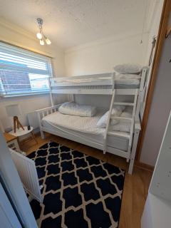 Chalet 145, Hemsby - Two bed chalet, sleeps 5, pet friendly, bed linen and towels included and close to beach! - 3