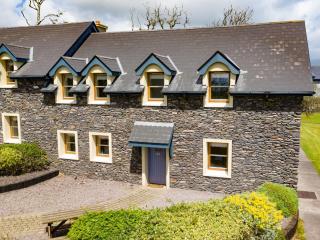 Holiday Home Dingle CY - TR4 No 1 - 4 Bed - Sleeps 8 - W by Interhome - 9