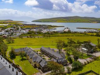 Holiday Home Dingle CY - TR4 No 1 - 4 Bed - Sleeps 8 - W by Interhome - 1