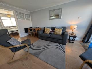 194, Belle Aire, Hemsby - Two bed recently renovated chalet, sleeps 4, pet friendly, free Wi-Fi and bed linen and towels included - 2