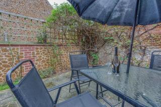 Foxgloves -Cosy Retreat in the Heart of Hunstanton, Crabpot Cottages - 2
