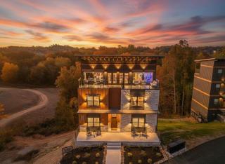 The Great Escape! Sleeps 26 - Sky Deck - Arcade - Golf - Waterpark - 0