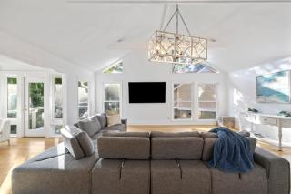 LV19: 19 Lake Village - 3