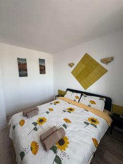 Sunny 2Bedroom Apartment - 0