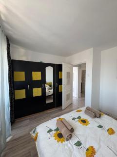 Sunny 2Bedroom Apartment - 4