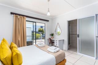 Modern 2BR Pool Gym BBQ Balcony by CTHA - 3