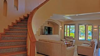 Beachfront Villa With Endless Ocean Views - 6