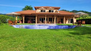 Beachfront Villa With Endless Ocean Views - 9