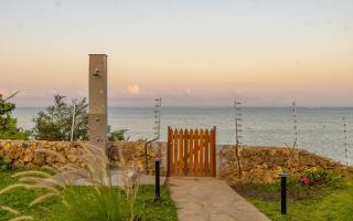 Elna's Baobab Waves - 3BR Beachfront Nyali - 2