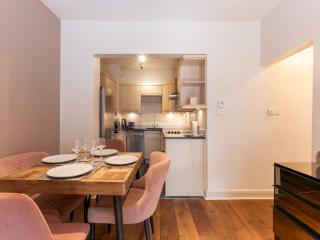 Pass the Keys Stylish 2BR Flat Near Barons Court-2Mins to Tube - 8