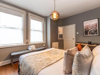 Pass the Keys Stylish 2BR Flat Near Barons Court-2Mins to Tube - 7