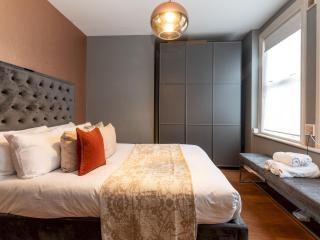 Stylish 2-Bedroom Flat West Kensington 2 Mins to Tube Metro - Pass the Keys - 6