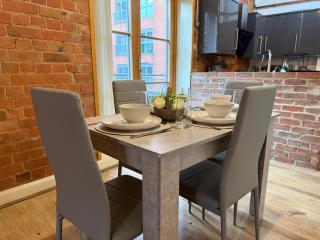 City Centre 2-Bed, 2 Balconies, 65 Inch TV, Free Parking, Coffee Machine, Netflix - 8