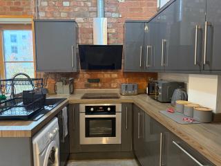 City Centre 2-Bed, 2 Balconies, 65 Inch TV, Free Parking, Coffee Machine, Netflix - 4