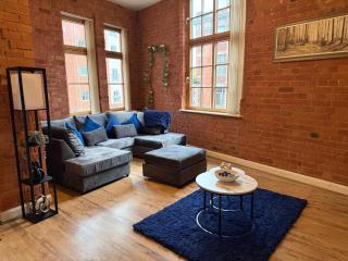 City Centre 2-Bed, 2 Balconies, 65 Inch TV, Free Parking, Coffee Machine, Netflix - 0