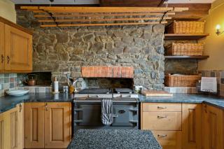 Pendre Farmhouse Llwyndafydd - 5